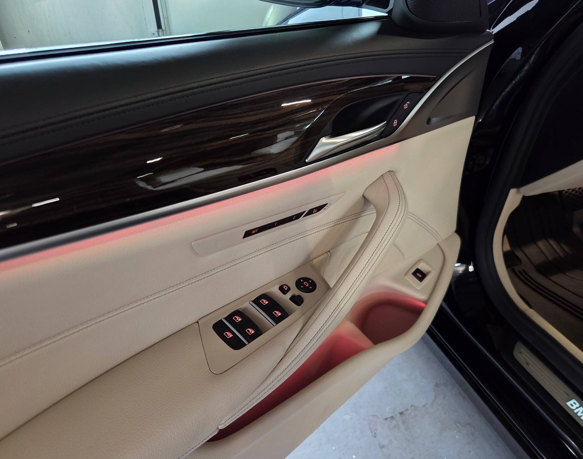 BMW 540d xDrive Touring Individual-image-25
