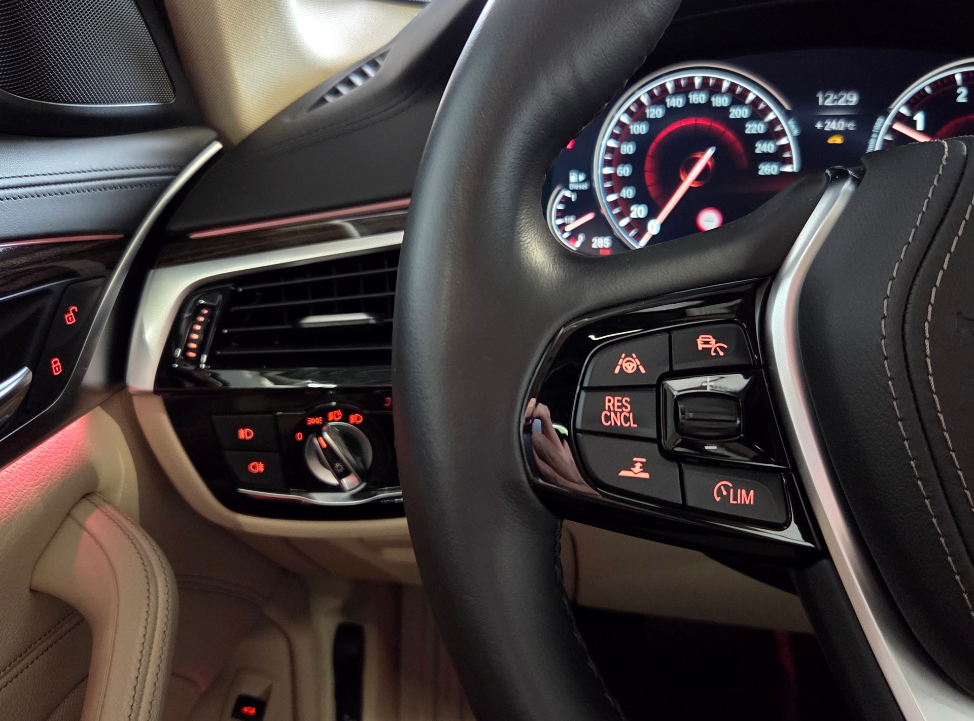 BMW 540d xDrive Touring Individual-image-16