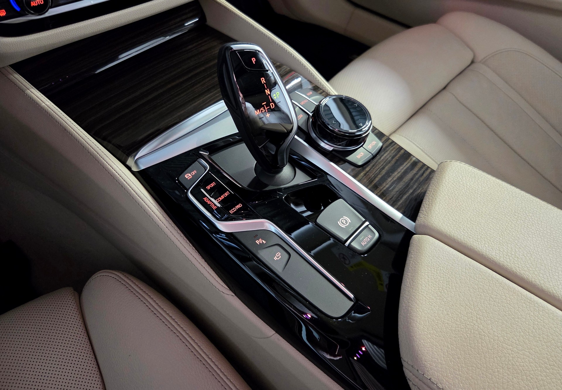 BMW 540d xDrive Touring Individual-image-23
