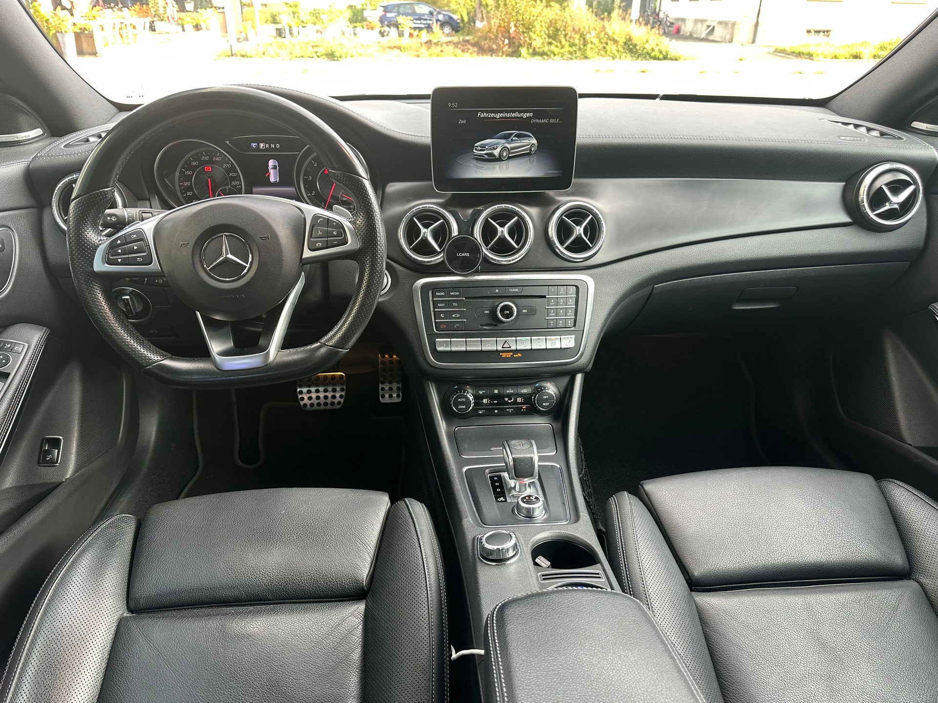 MERCEDES-BENZ CLA Shooting Brake 45 AMG 4Matic Speedshift-image-10