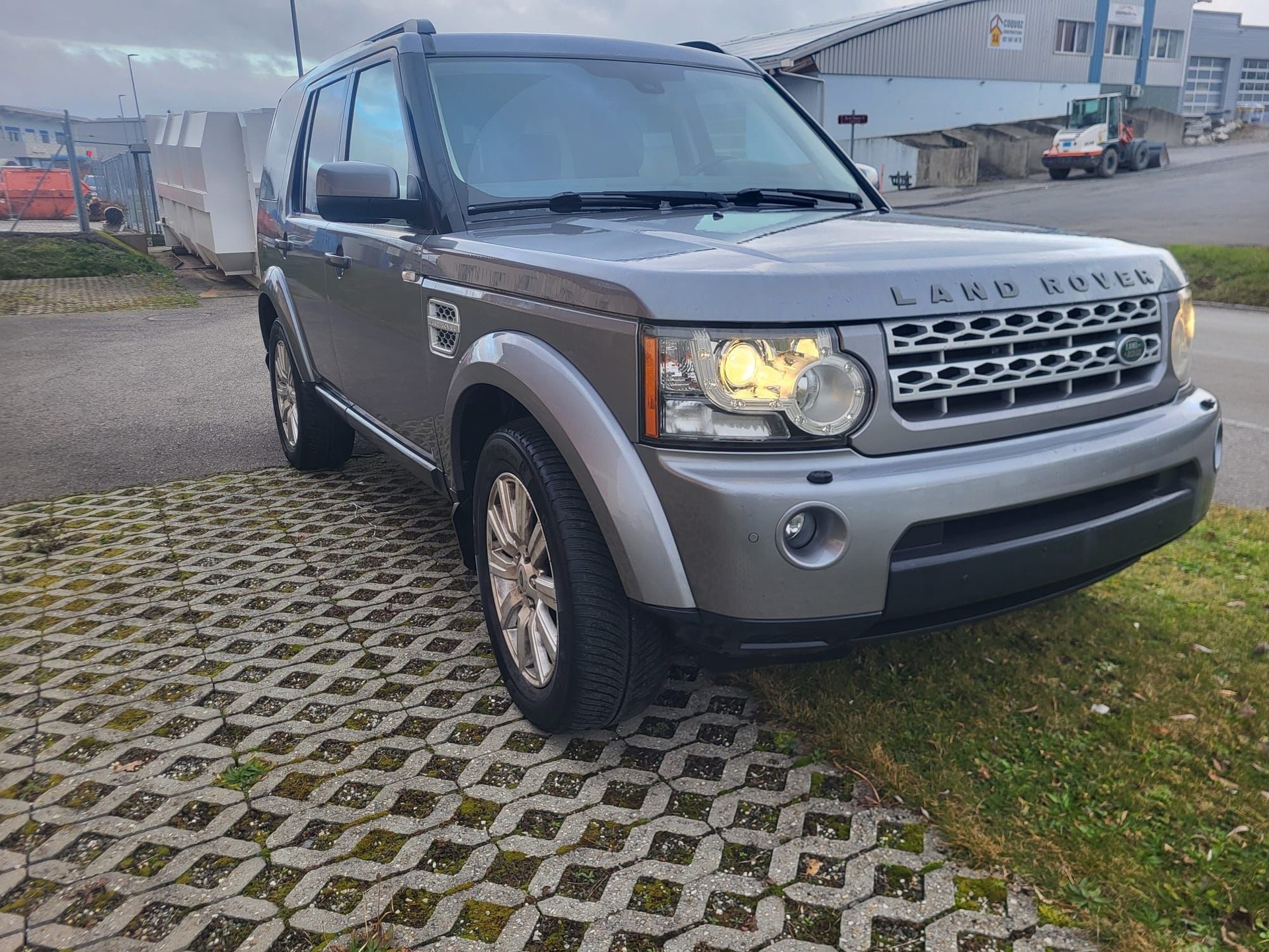 LAND ROVER Discovery 3.0 SDV6 SE Automatic-image-1