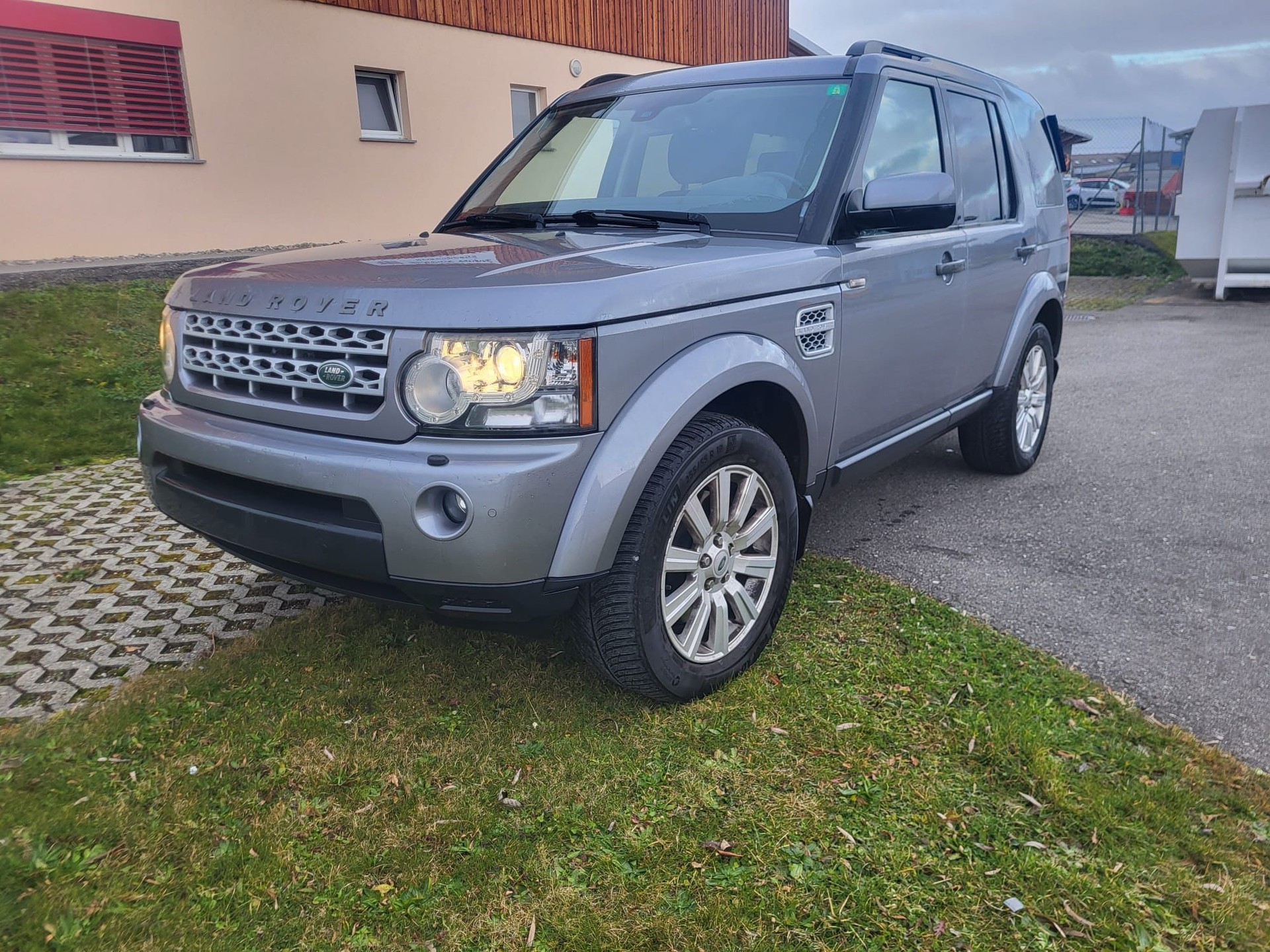 LAND ROVER Discovery 3.0 SDV6 SE Automatic