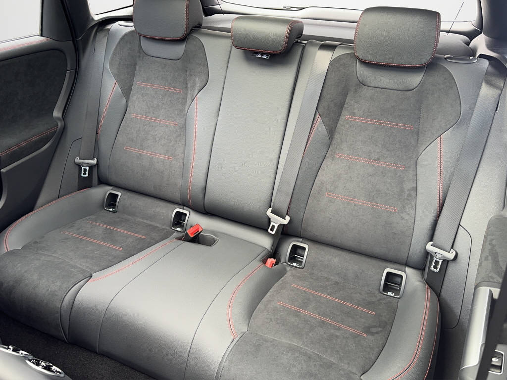 MERCEDES-BENZ B 220 AMG Line 4matic-image-11