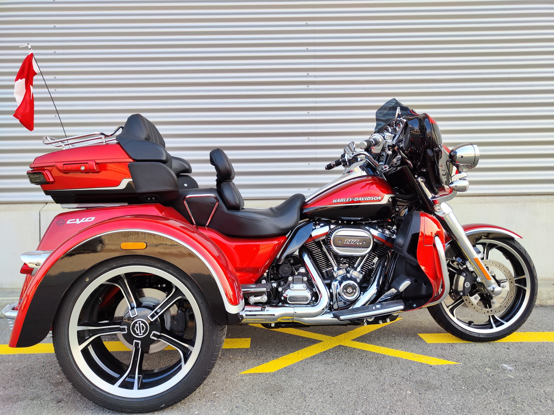 HARLEY-DAVIDSON FLHTCUTGSE Tri Glide CVO 117-image-1