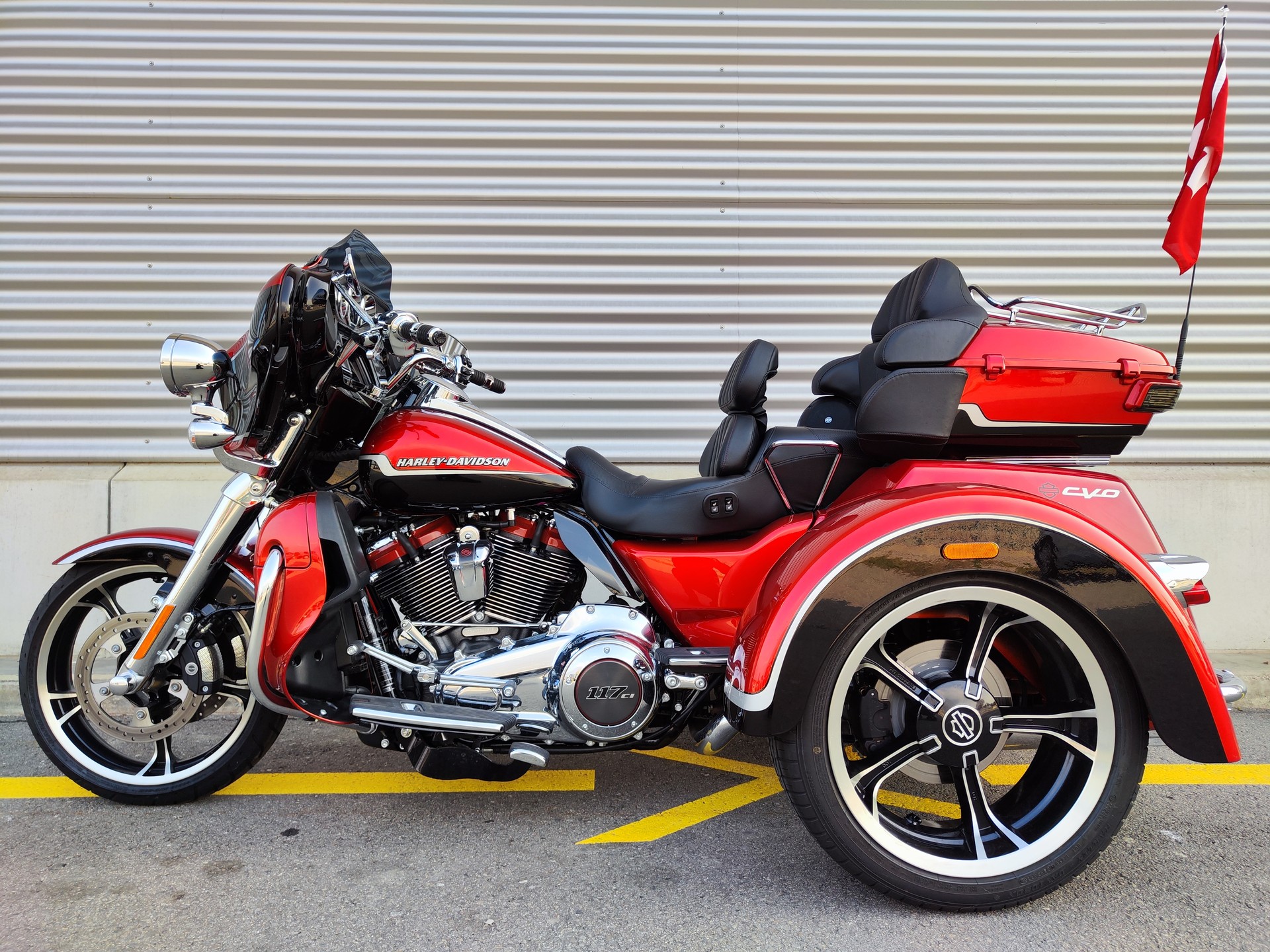 HARLEY-DAVIDSON FLHTCUTGSE Tri Glide CVO 117-image-0