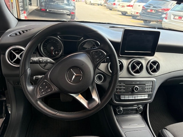 MERCEDES-BENZ CLA Shooting Brake 200 Night Star 7G-DCT-image-7