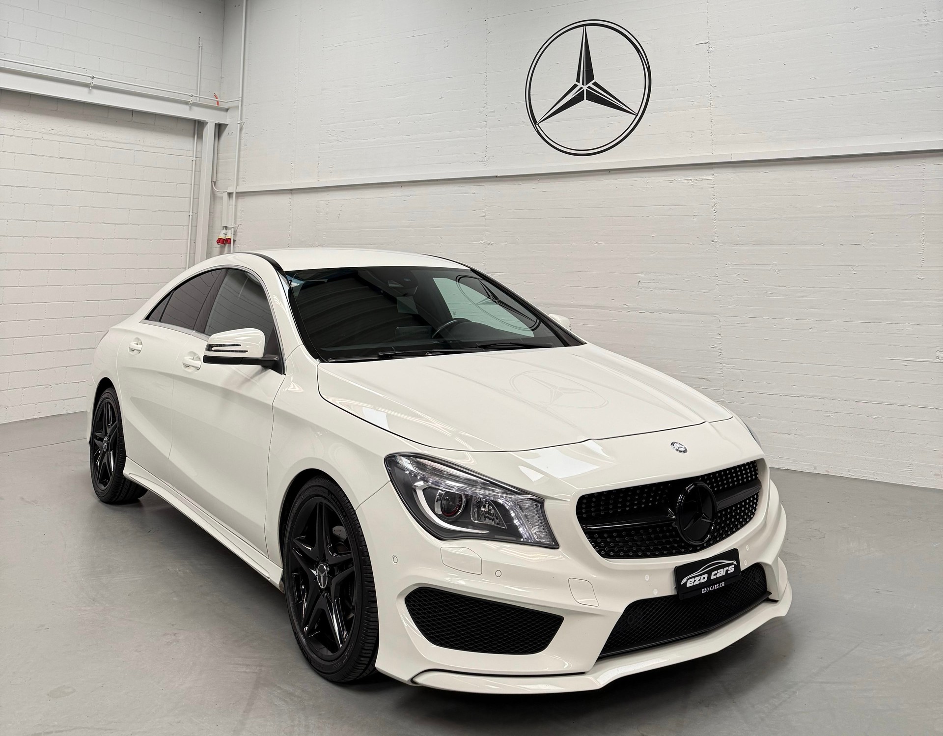 MERCEDES-BENZ CLA 200 AMG Line 7G-DCT Limited White Black Performance mit 2Jahre Garantie opt-showroom-element-3