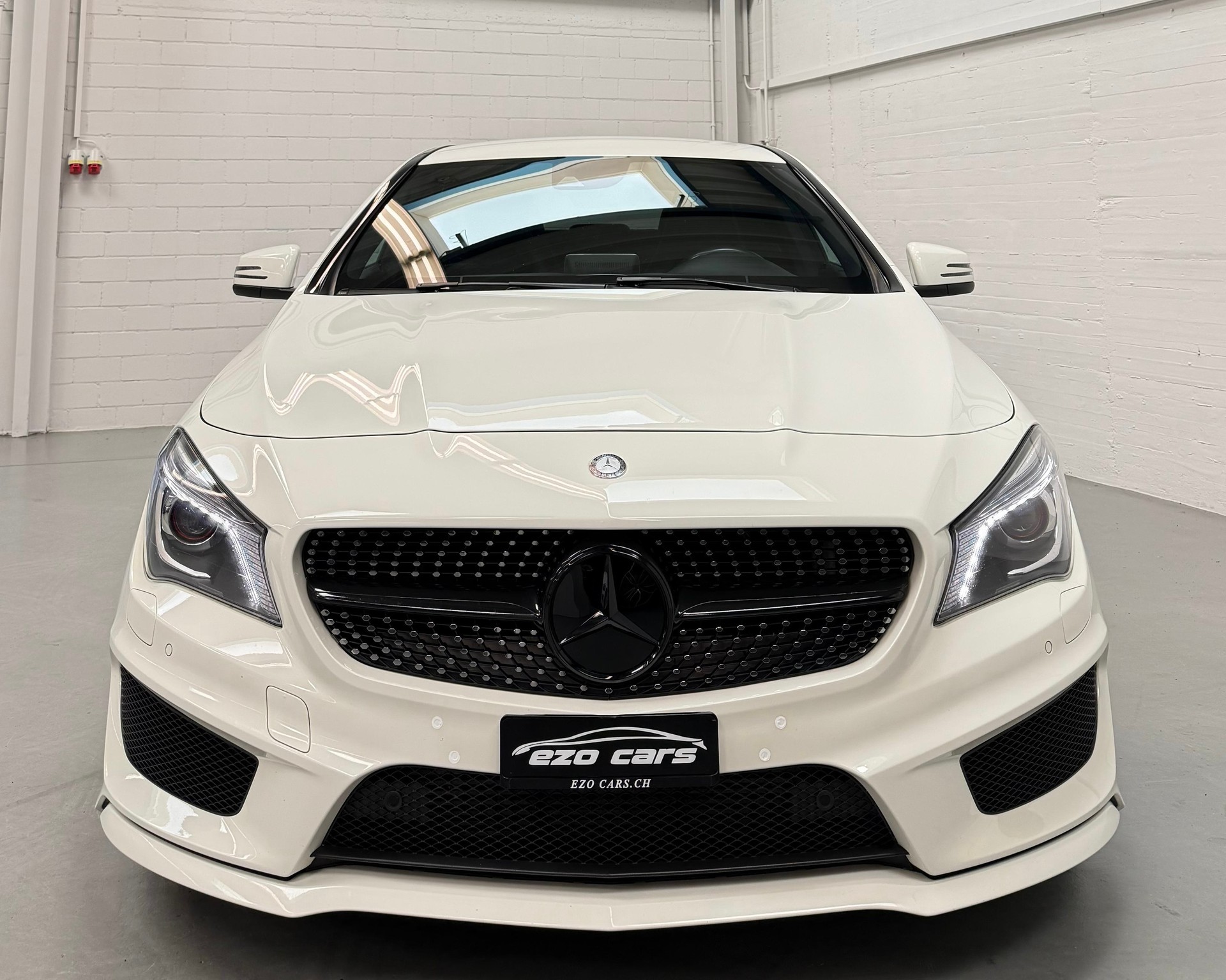 MERCEDES-BENZ CLA 200 AMG Line 7G-DCT Limited White Black Performance mit 2Jahre Garantie opt-showroom-element-2