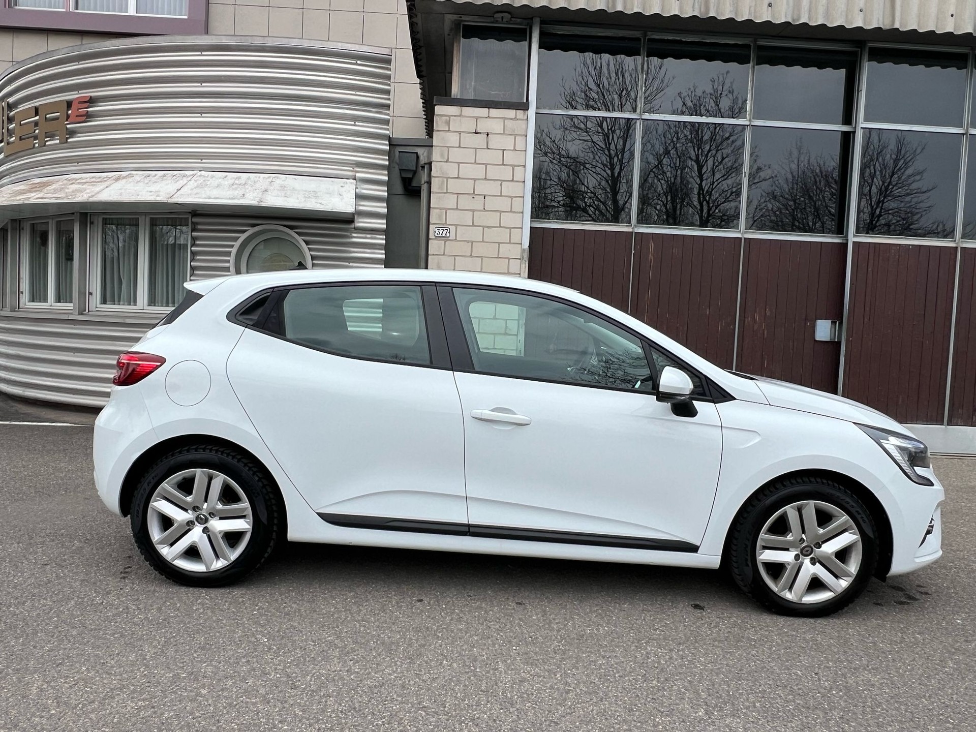 RENAULT Clio 1.0 Zen CVT-image-1