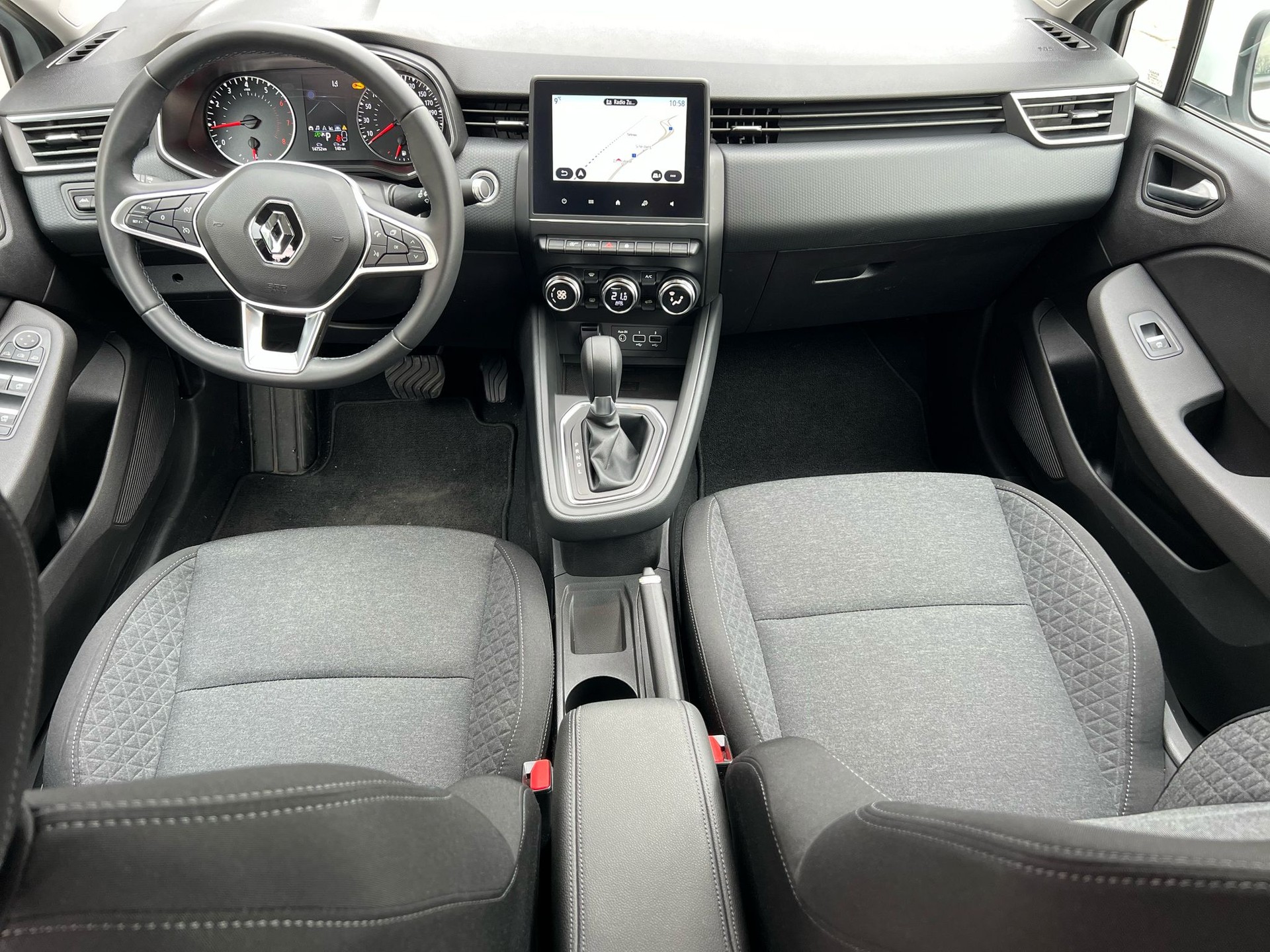 RENAULT Clio 1.0 Zen CVT-image-13