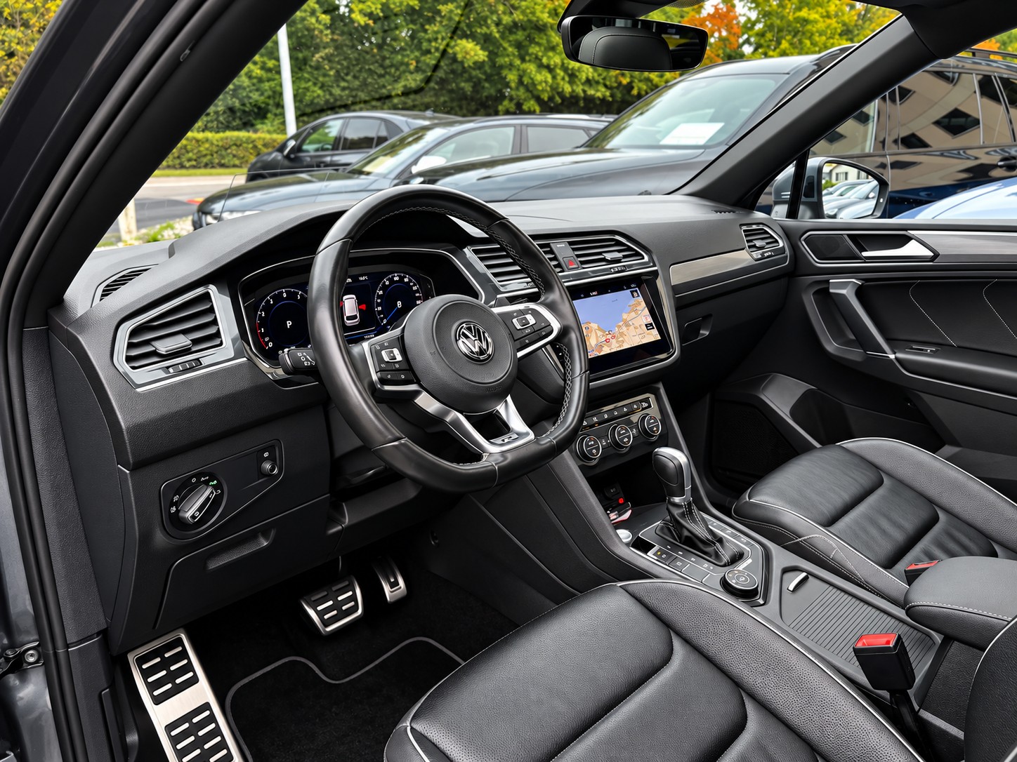 VW Tiguan Allspace 2.0TSI Highline 4Motion DSG R-Line-image-15