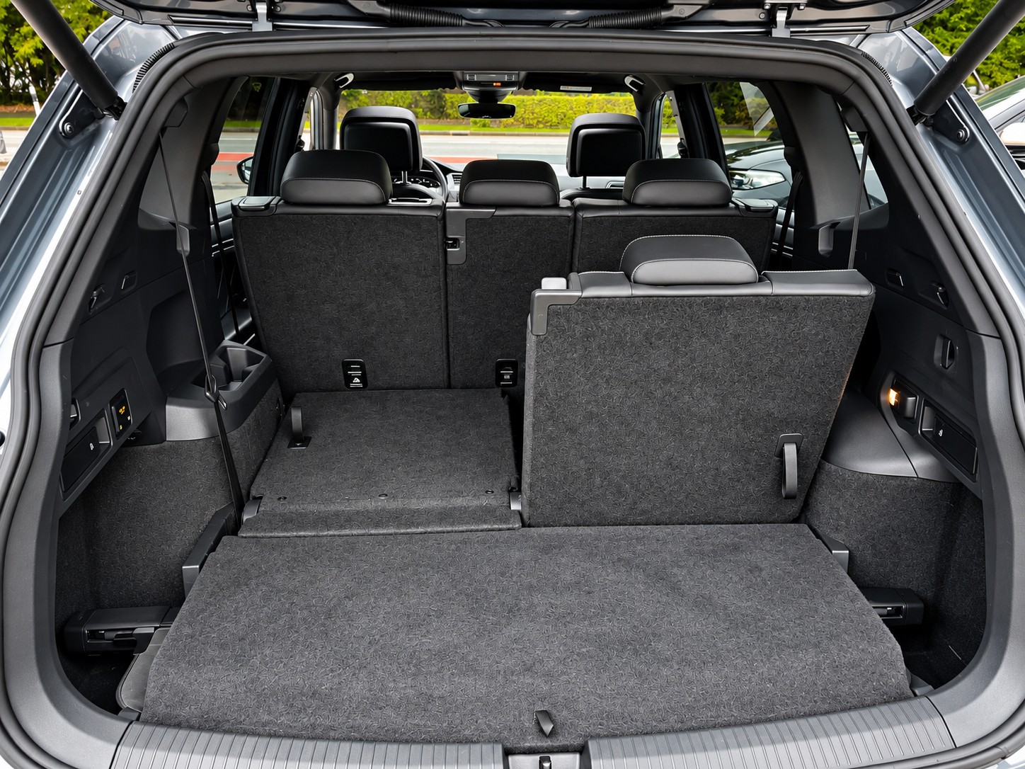VW Tiguan Allspace 2.0TSI Highline 4Motion DSG R-Line-image-10