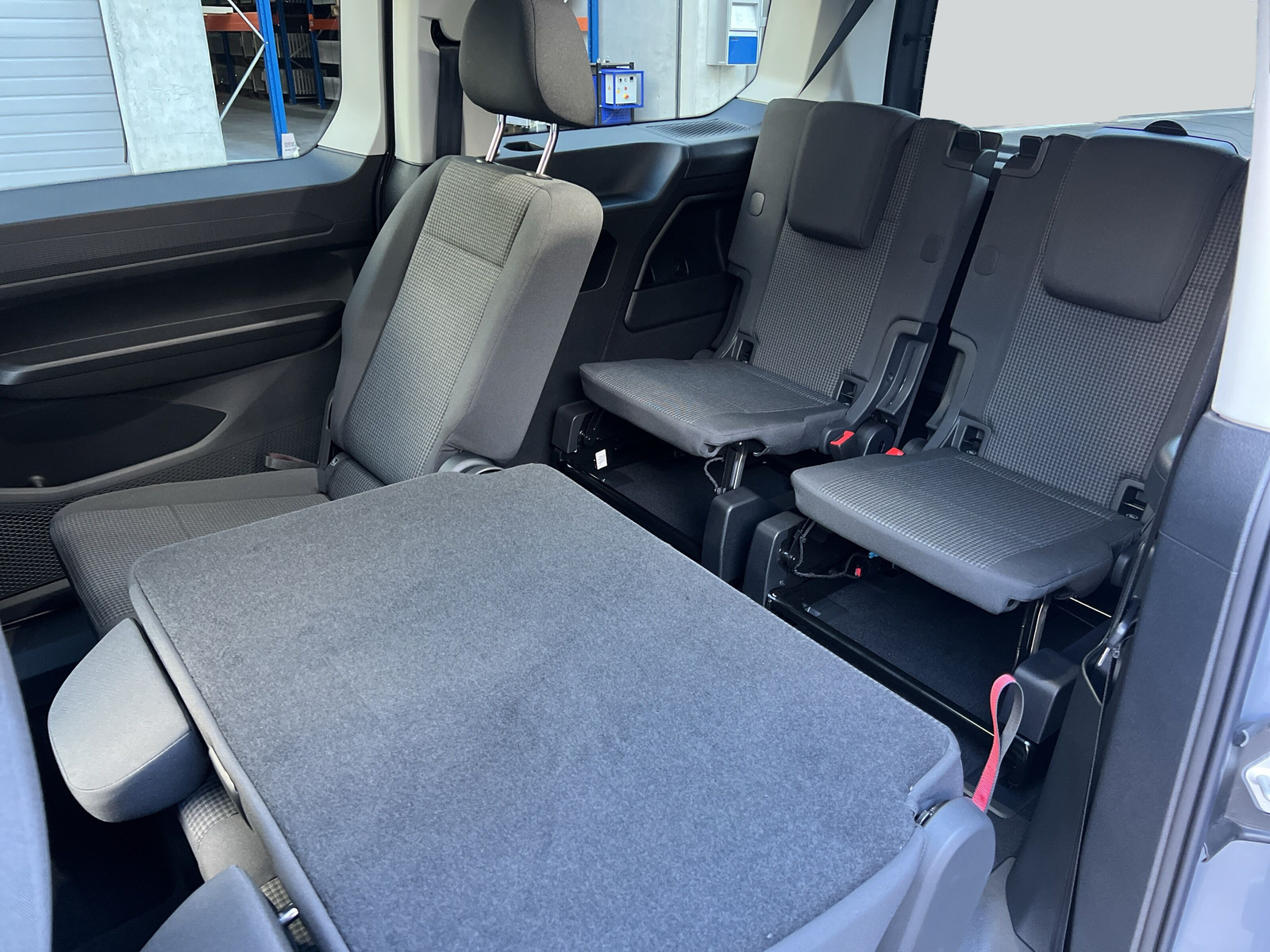 VW Caddy Maxi 2.0 TDI 4Motion-image-17