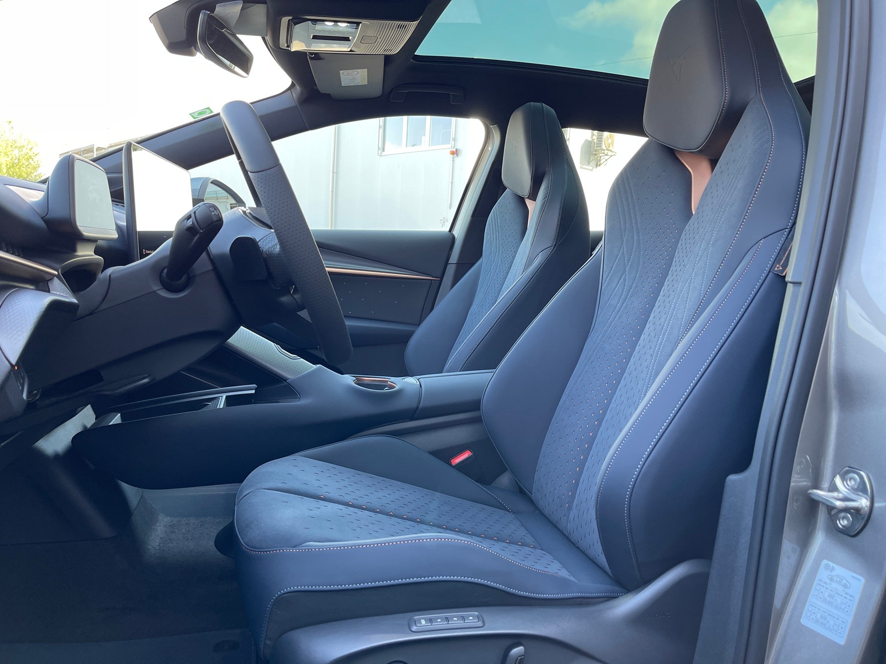CUPRA Tavascan Type 9 77 kWh VZ Adrenaline-image-6
