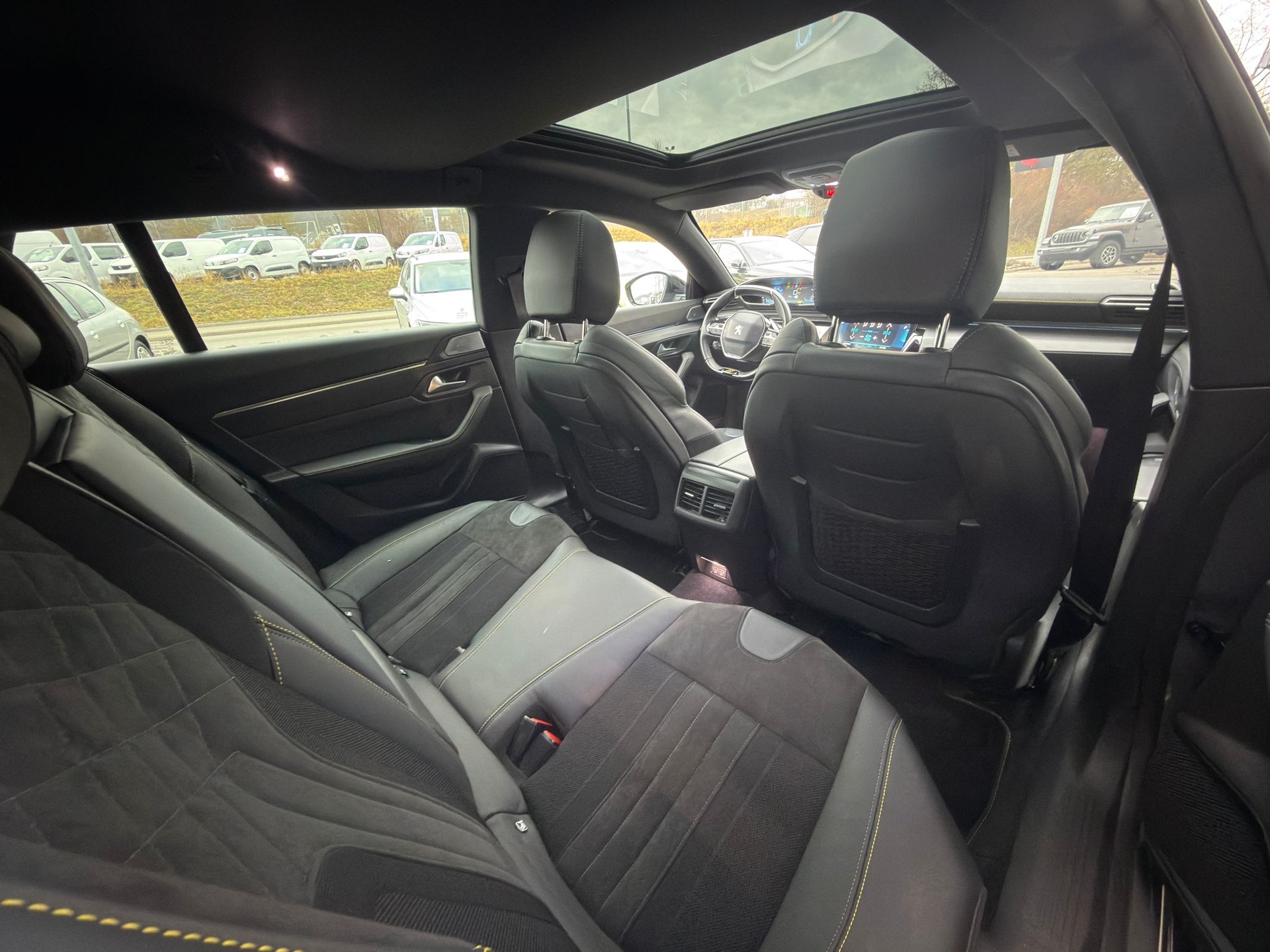 PEUGEOT 508 SW Hybrid4 360 e Sport Engineered-image-7