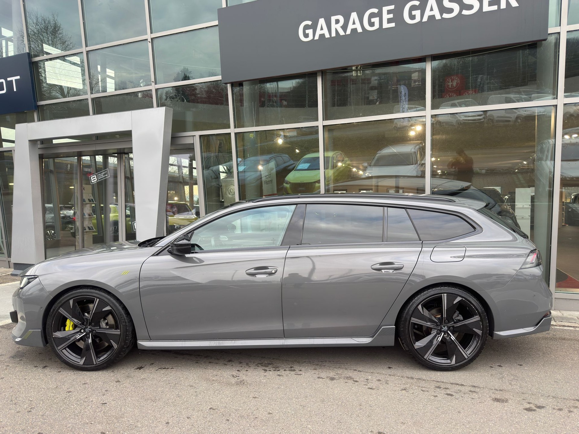 PEUGEOT 508 SW Hybrid4 360 e Sport Engineered-showroom-element-2