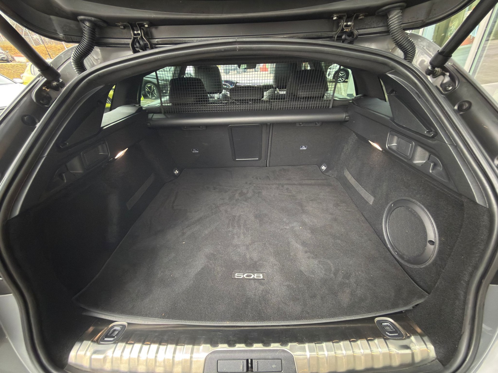 PEUGEOT 508 SW Hybrid4 360 e Sport Engineered-image-12