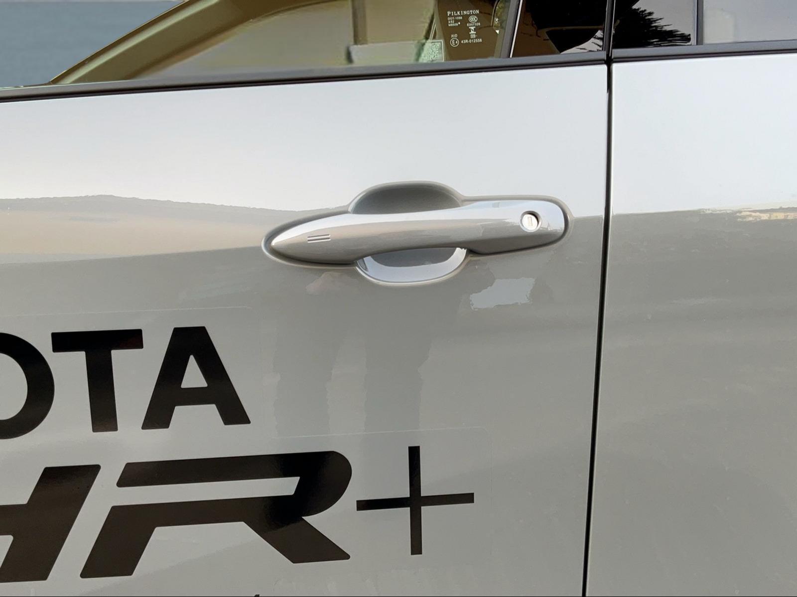 TOYOTA C-HR+ Premium AWD-image-5