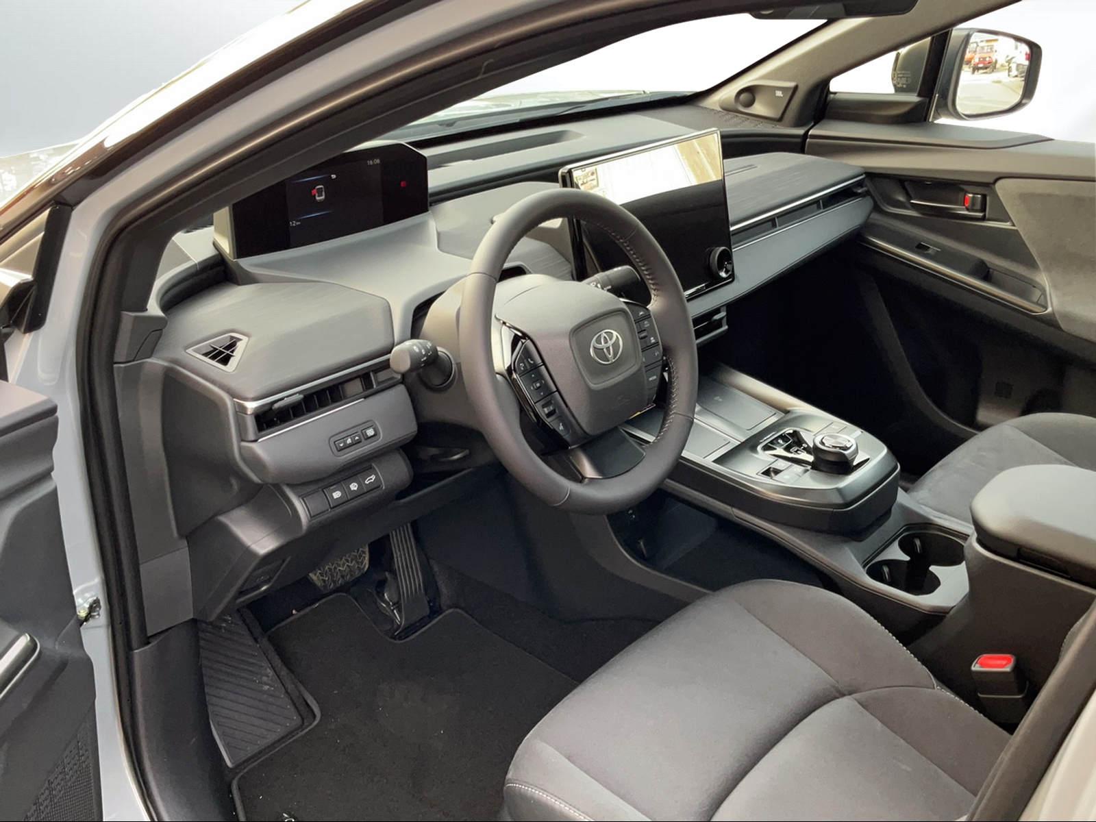 TOYOTA C-HR+ Premium AWD-image-10