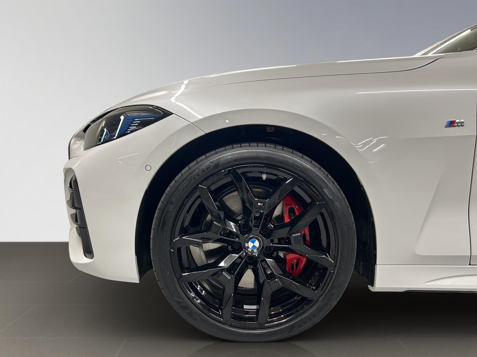 BMW M440i xDrive Cabrio-image-8