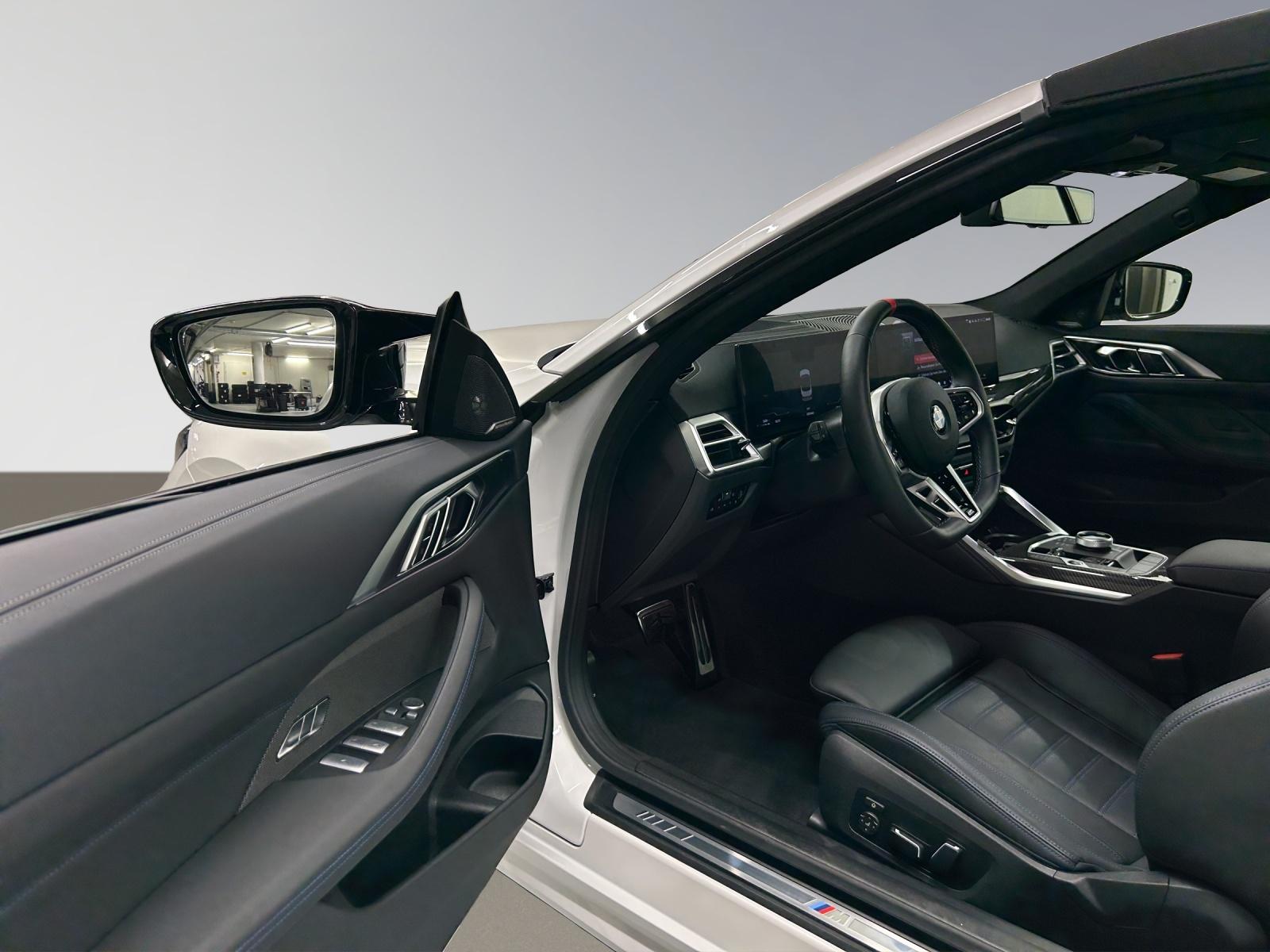 BMW M440i xDrive Cabrio-image-11