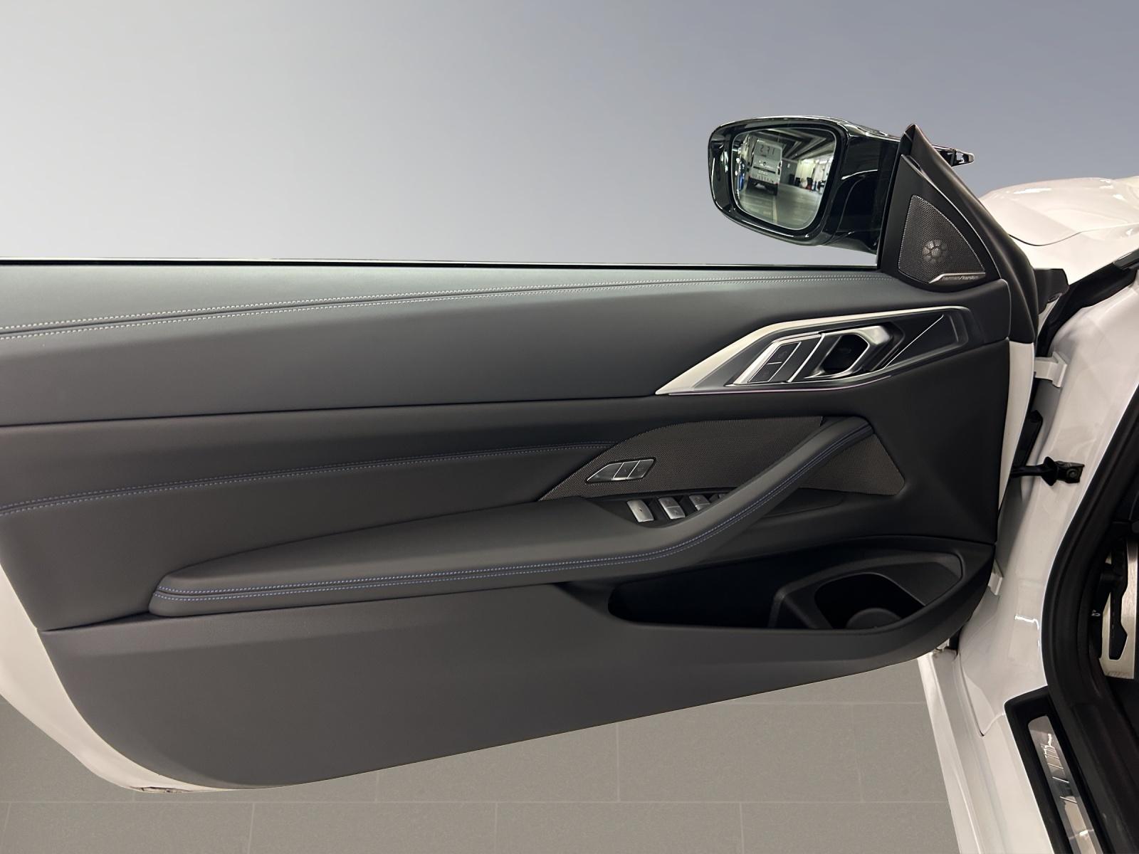 BMW M440i xDrive Cabrio-image-12