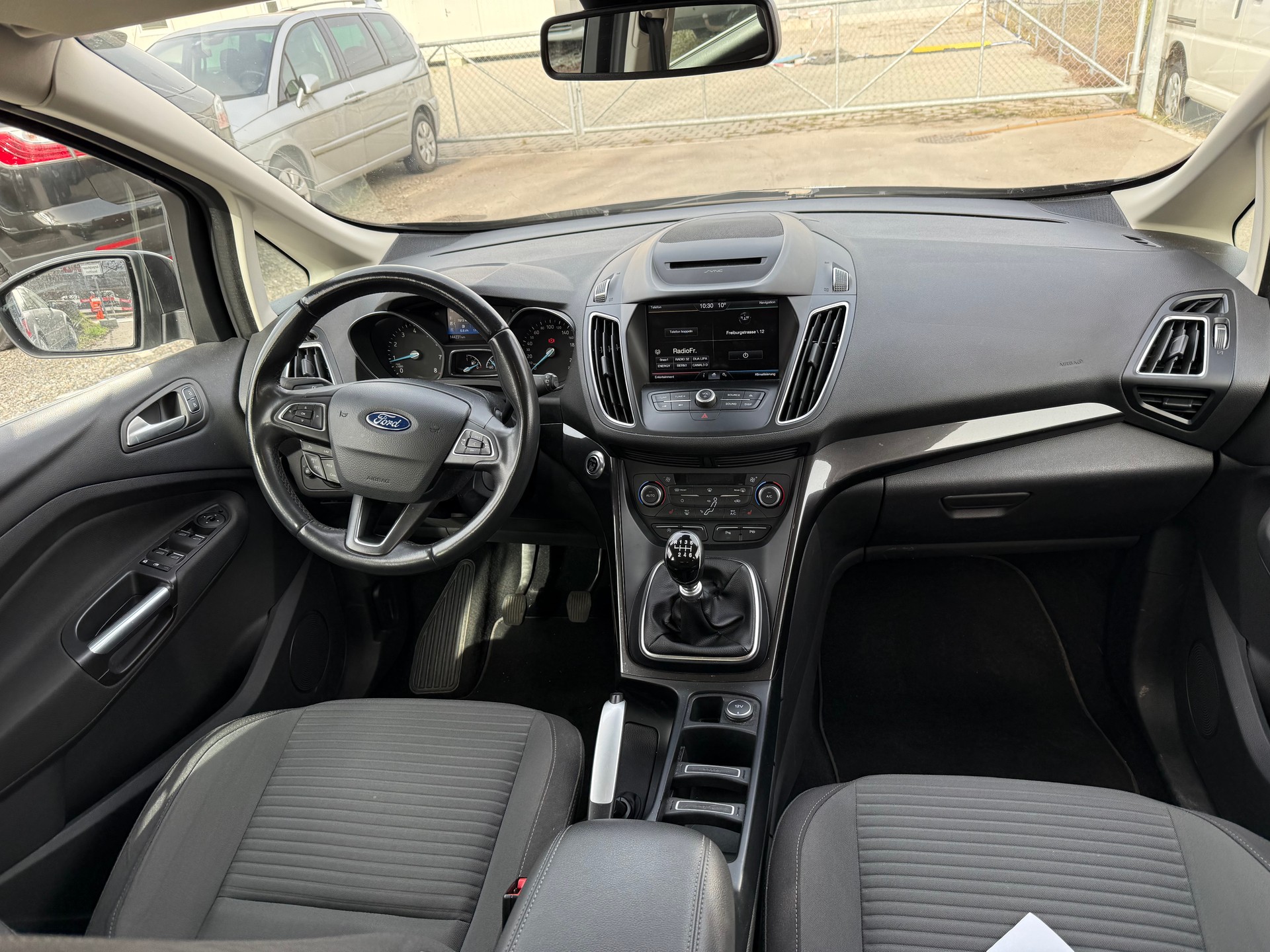 FORD C-Max 1.0 SCTi Titanium-image-3