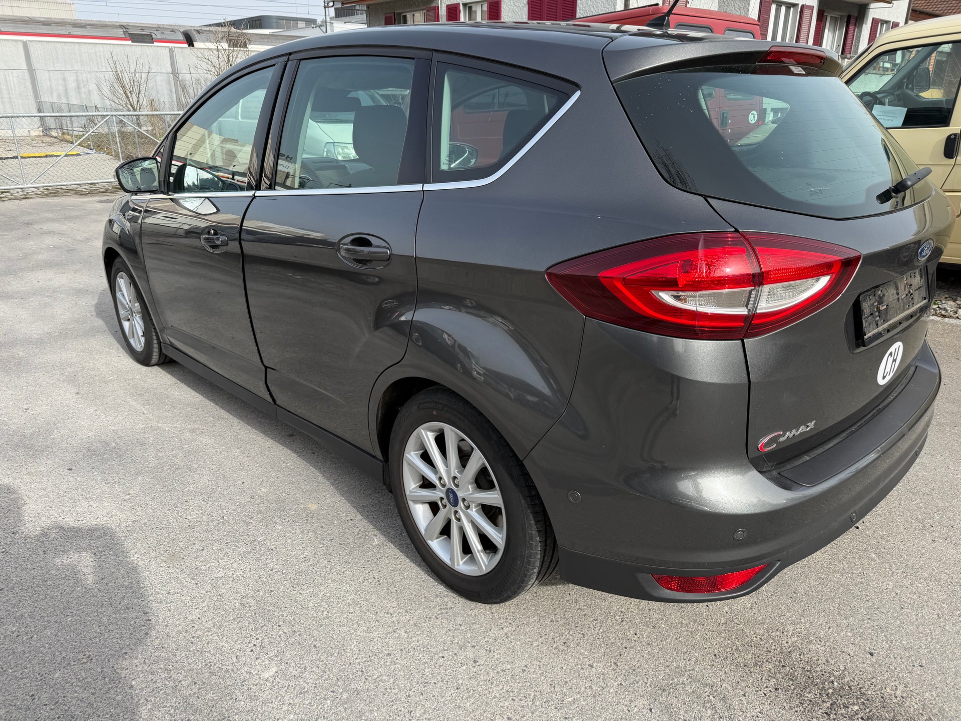 FORD C-Max 1.0 SCTi Titanium-image-7