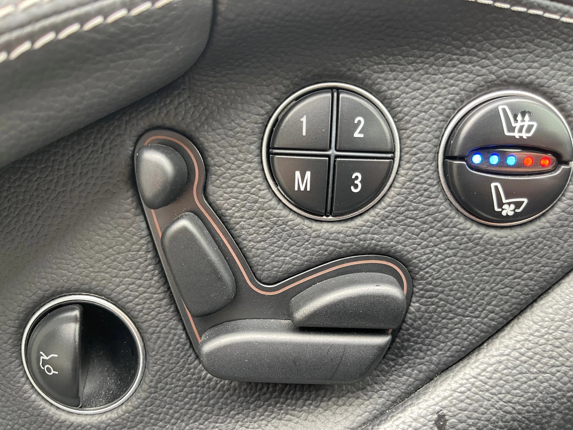 MERCEDES-BENZ SL 500 7G-Tronic limited edition 50° anniversary-image-7