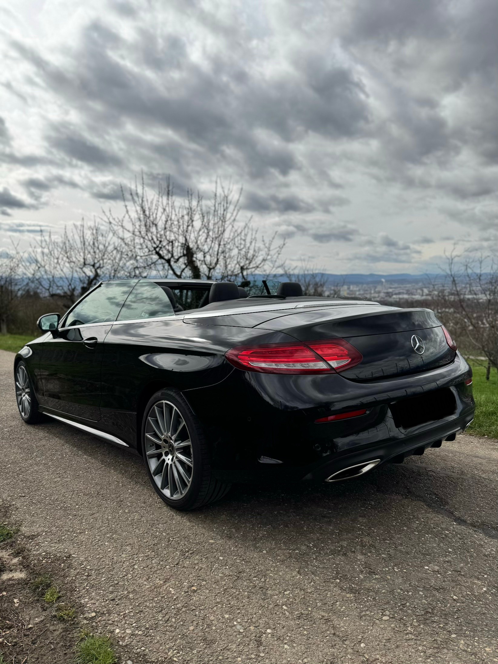 MERCEDES-BENZ C180 Cabriolet AMG Line-image-3