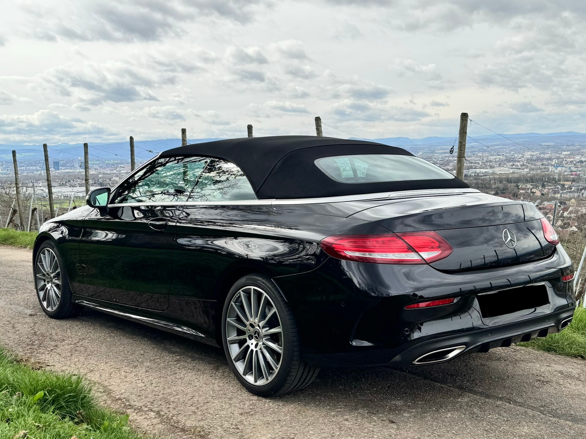MERCEDES-BENZ C180 Cabriolet AMG Line-image-1
