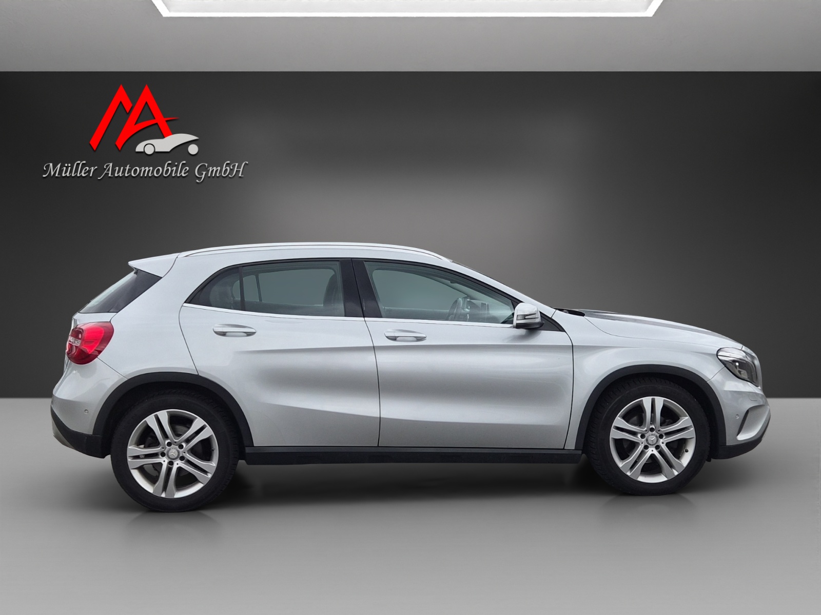 MERCEDES-BENZ GLA 200 CDI Swiss Star Edition 4Matic 7G-DCT-showroom-element-2