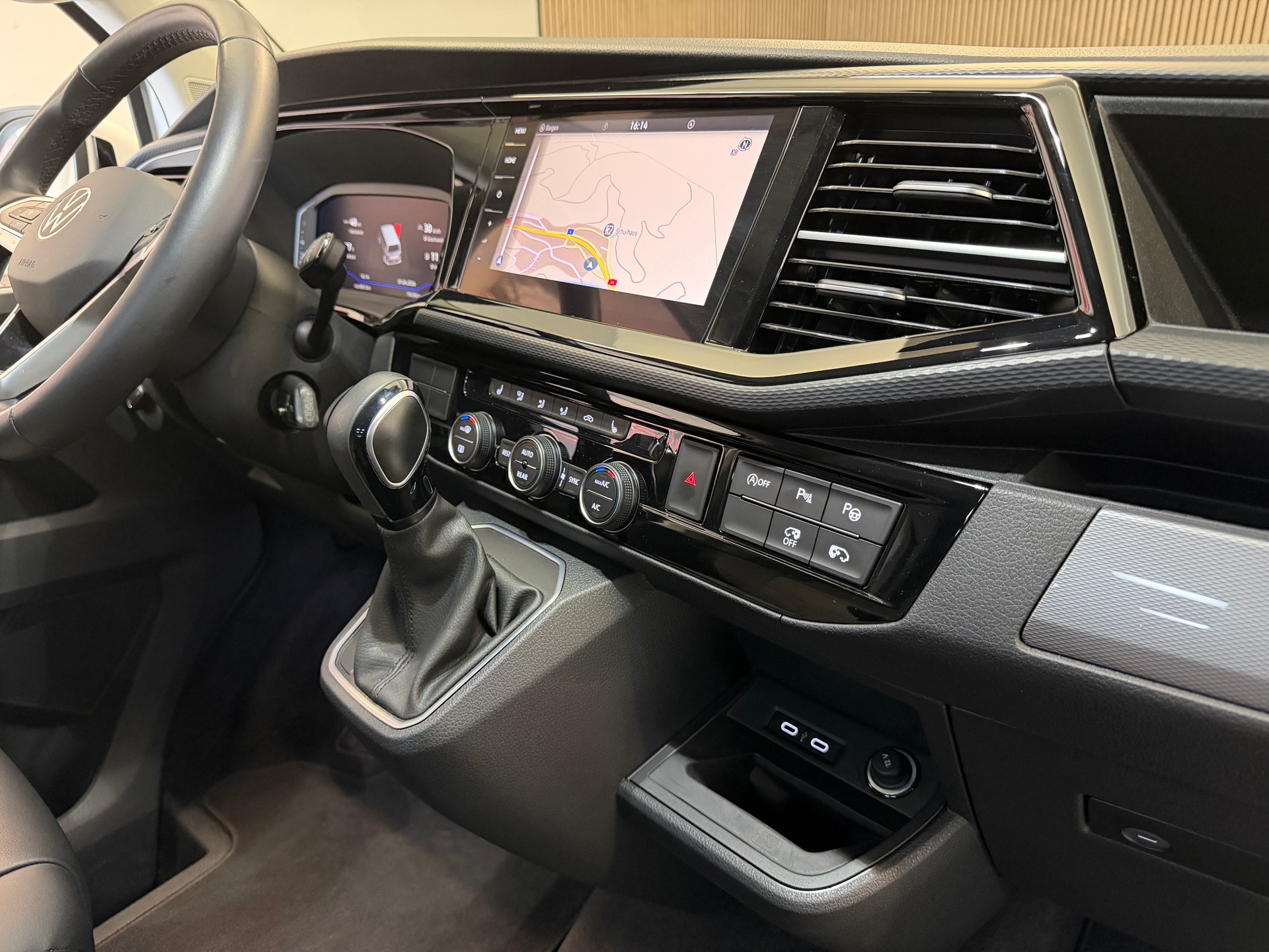 VW T6.1 Multivan 2.0 Bi-TDI Generation Six 4Motion DSG-image-19