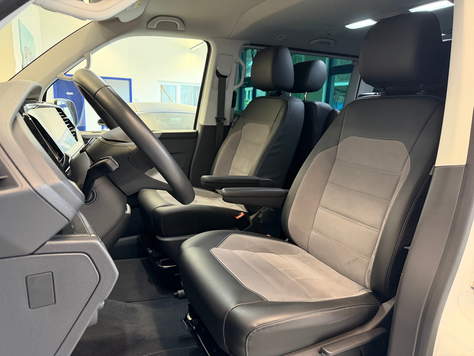 VW T6.1 Multivan 2.0 Bi-TDI Generation Six 4Motion DSG-image-15
