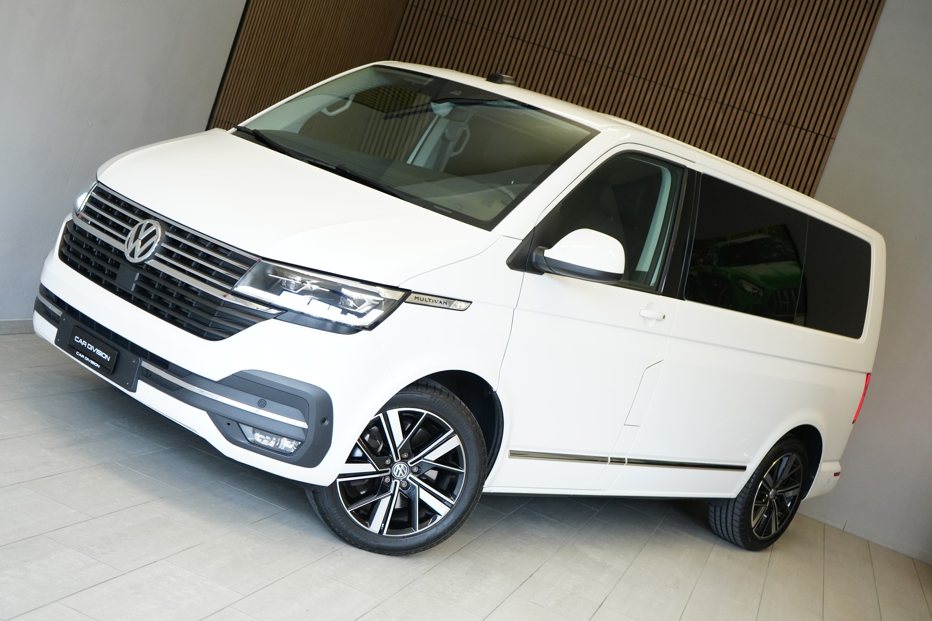 VW T6.1 Multivan 2.0 Bi-TDI Generation Six 4Motion DSG-showroom-element-1