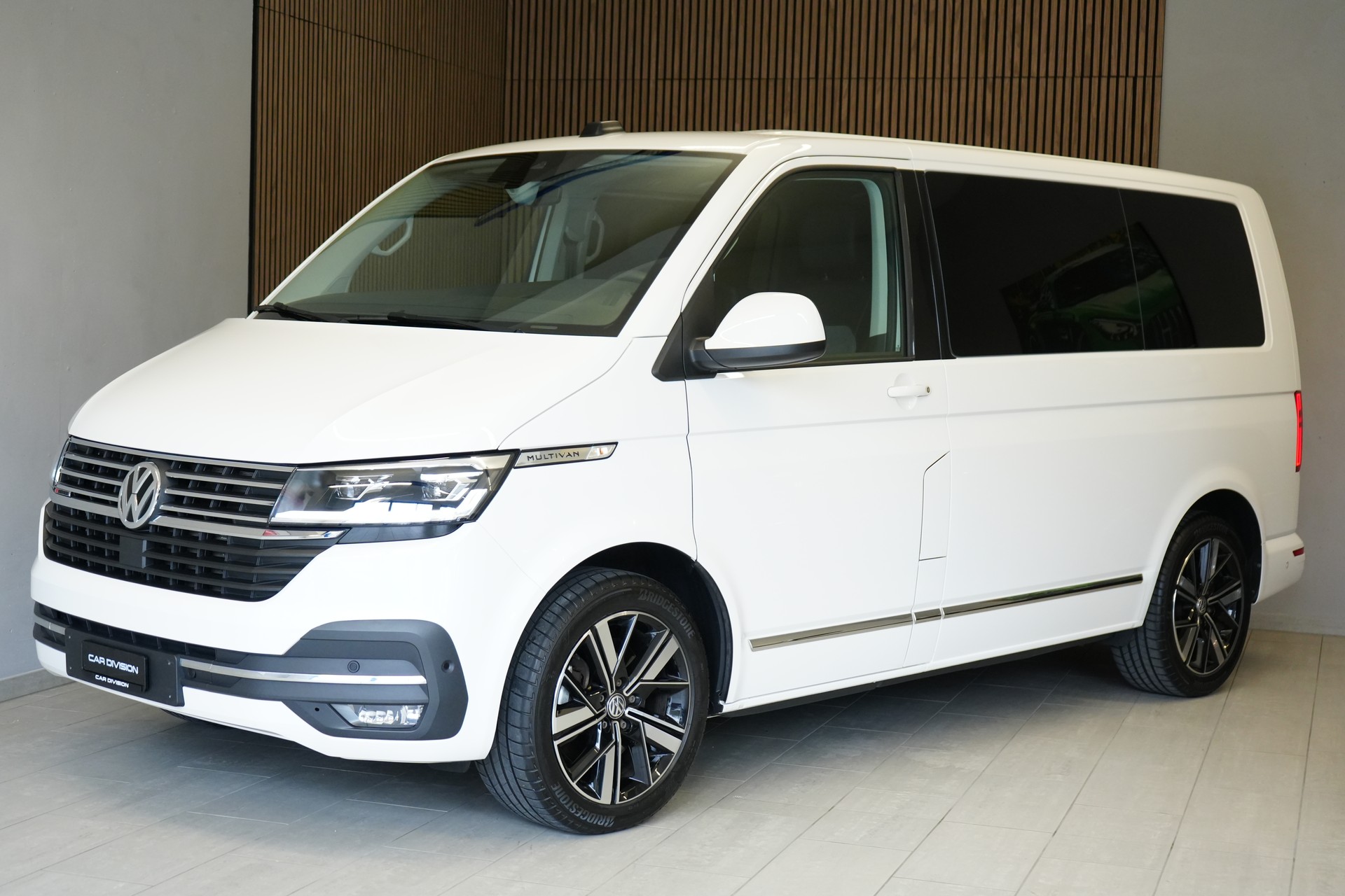 VW T6.1 Multivan 2.0 Bi-TDI Generation Six 4Motion DSG-showroom-element-2