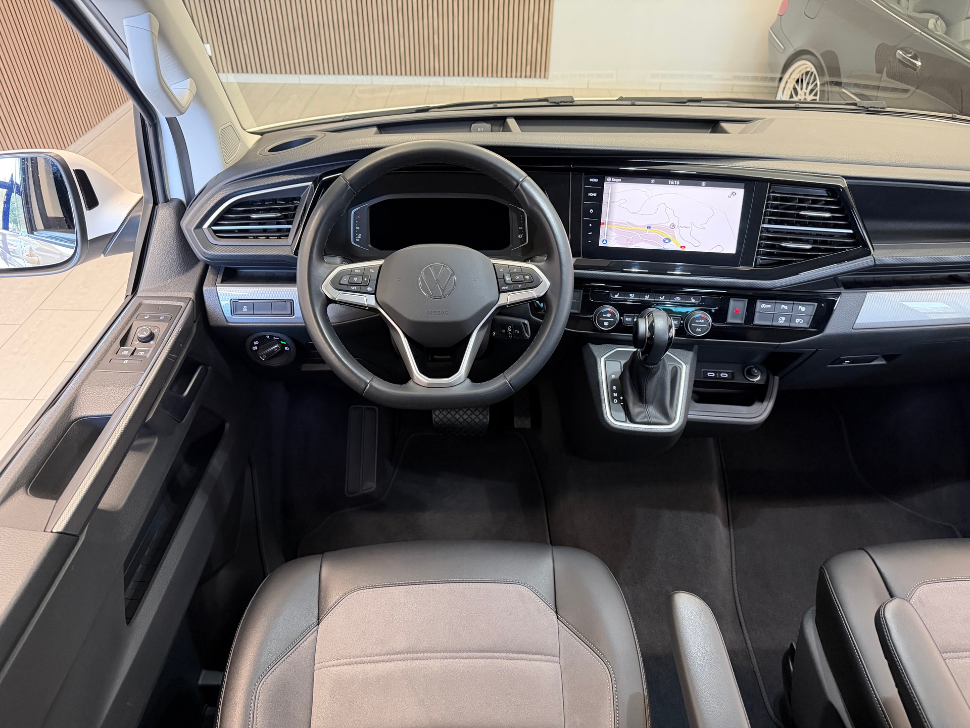 VW T6.1 Multivan 2.0 Bi-TDI Generation Six 4Motion DSG-image-23