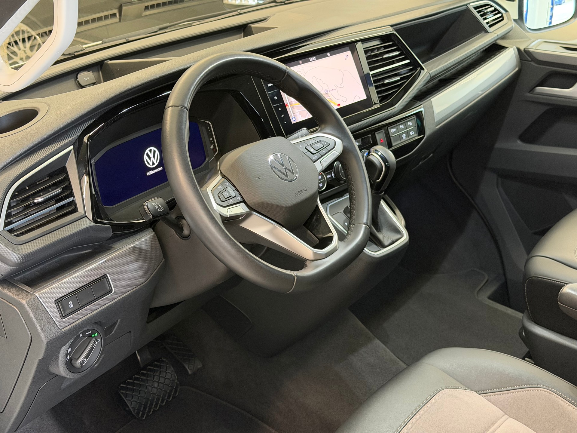 VW T6.1 Multivan 2.0 Bi-TDI Generation Six 4Motion DSG-image-16