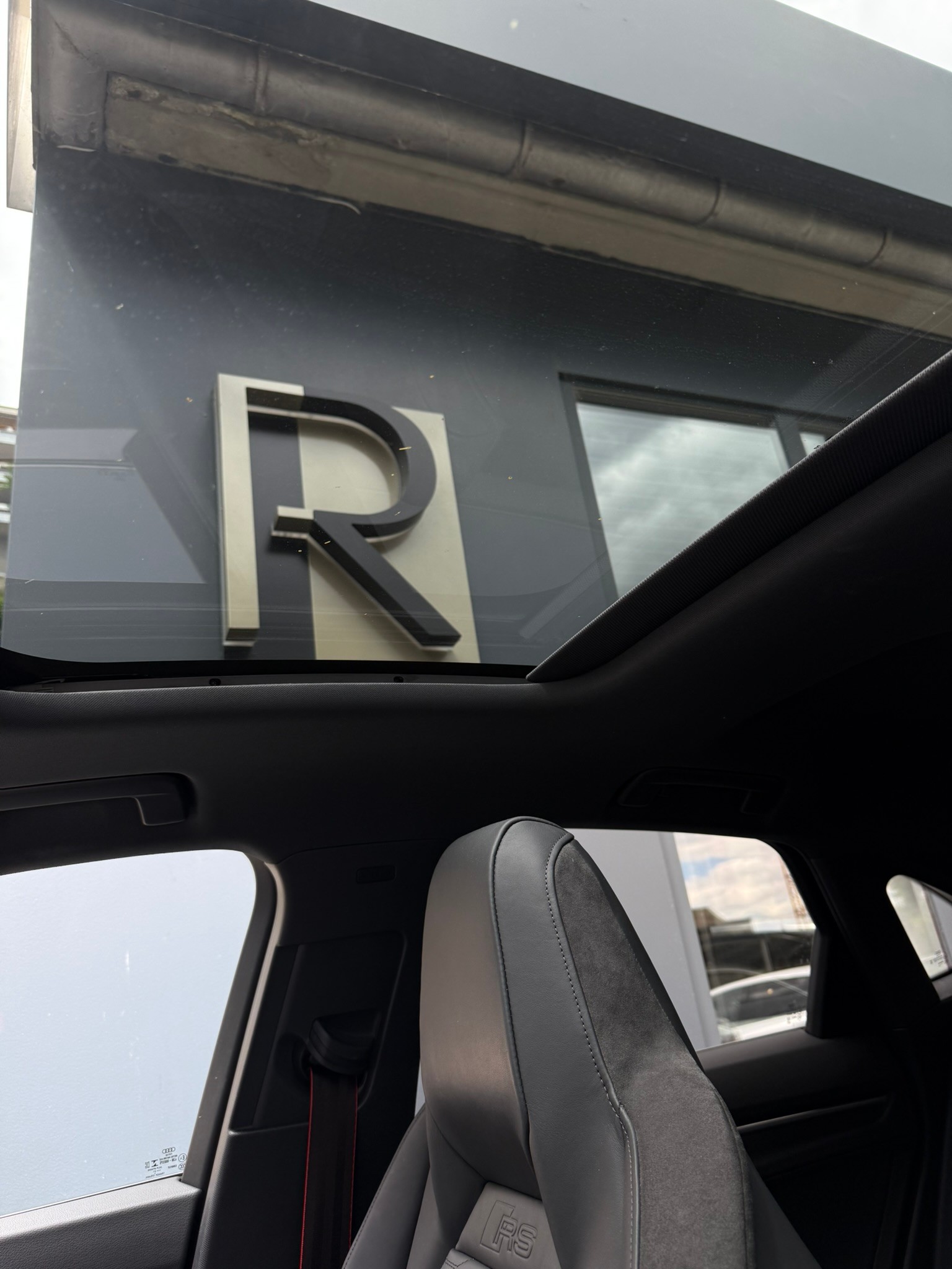 AUDI RS Q3 Sportback quattro S tronic-image-15