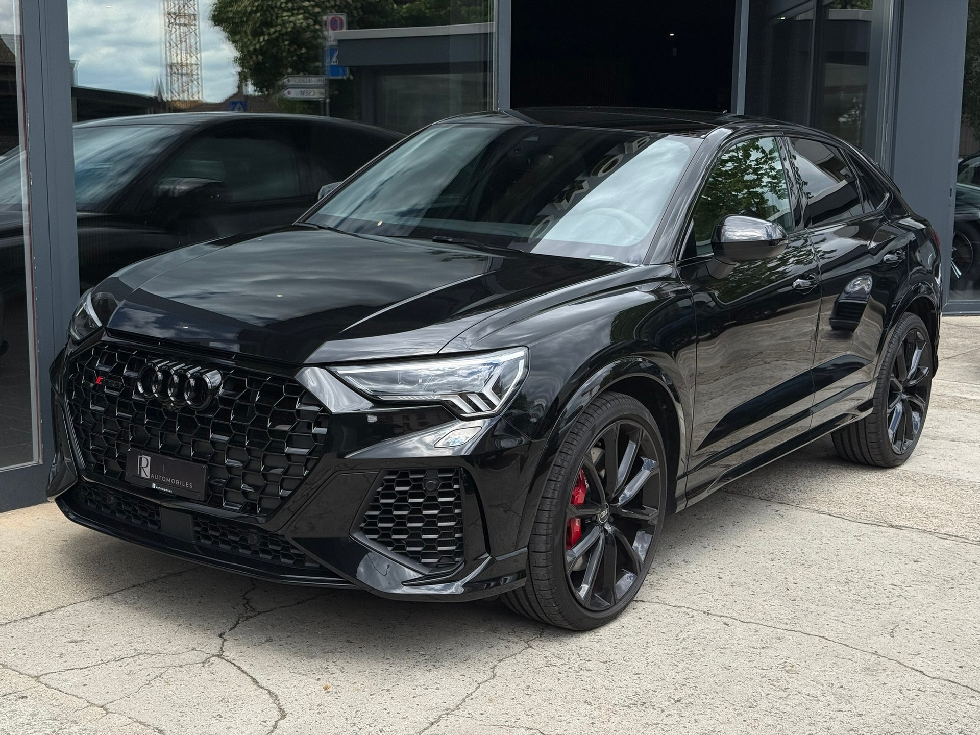 AUDI RS Q3 Sportback quattro S tronic-image-4