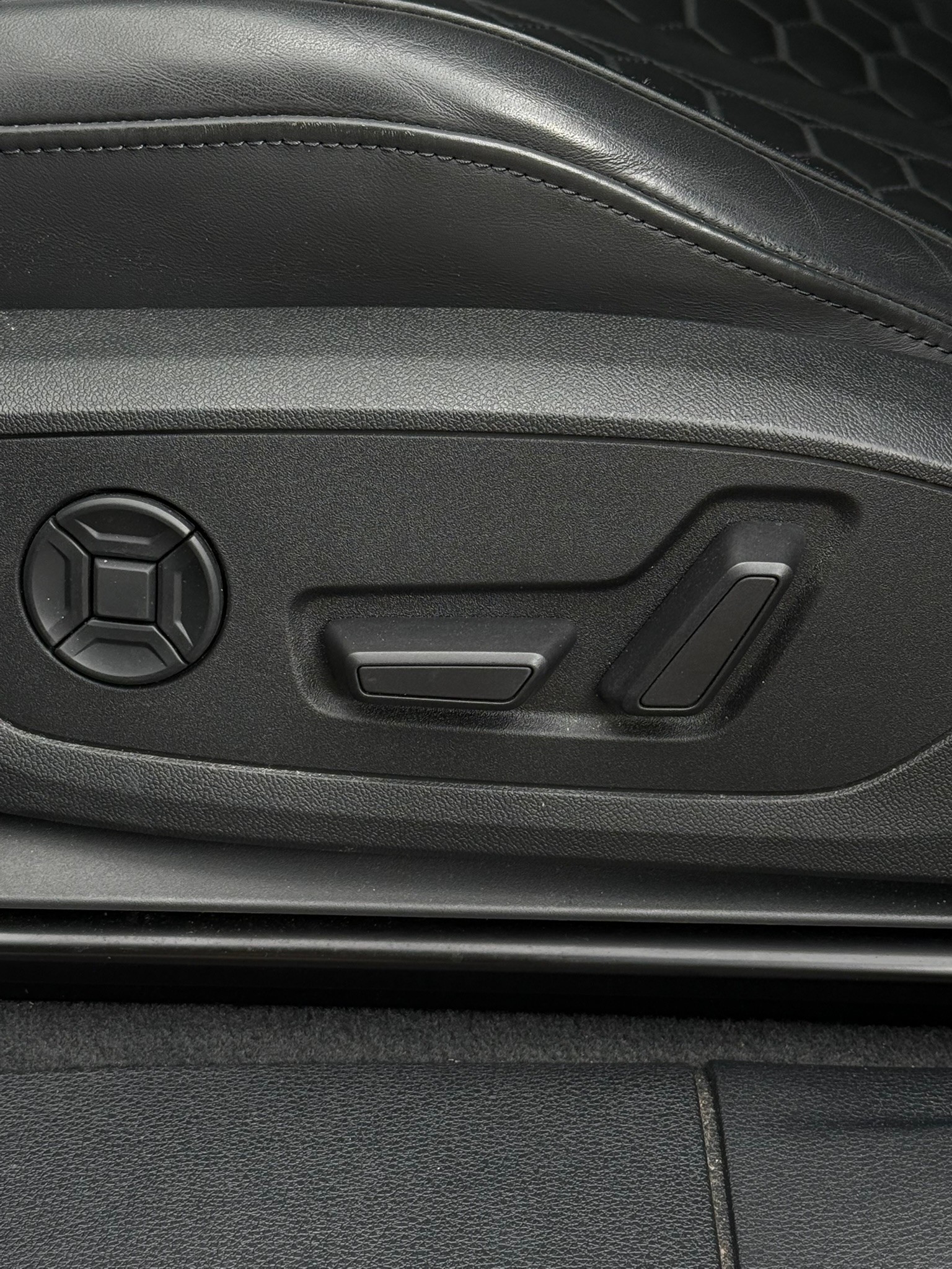 AUDI RS Q3 Sportback quattro S tronic-image-10