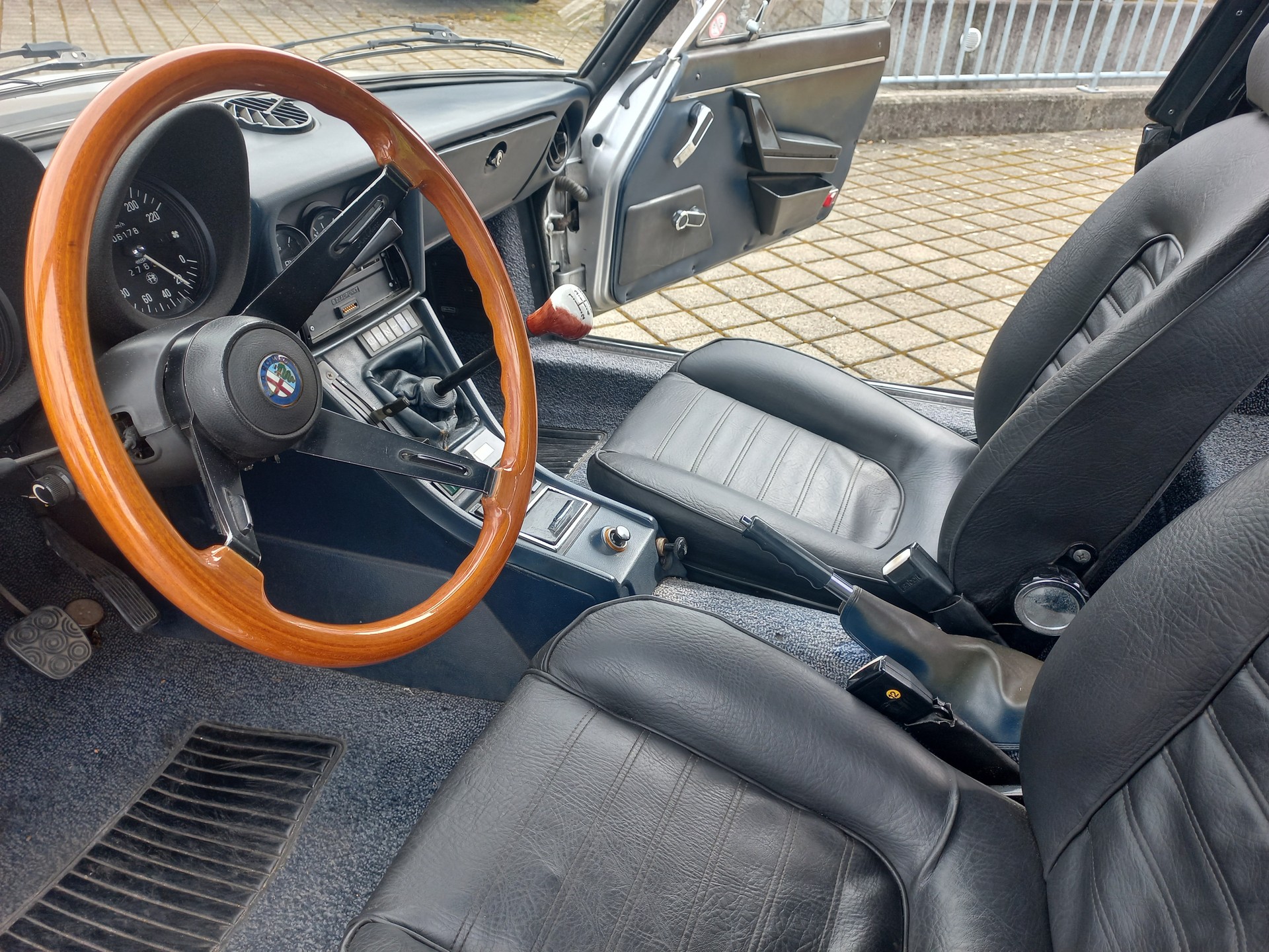 ALFA ROMEO Spider 2.0 (Veloce)-image-10