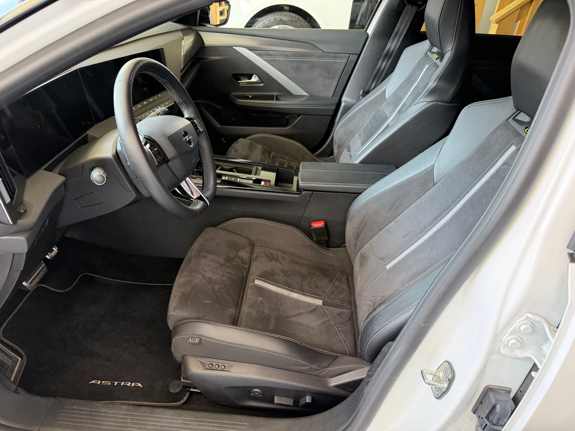 OPEL Astra Sports Tourer 1.6 T PHEV 225 GSe-image-9