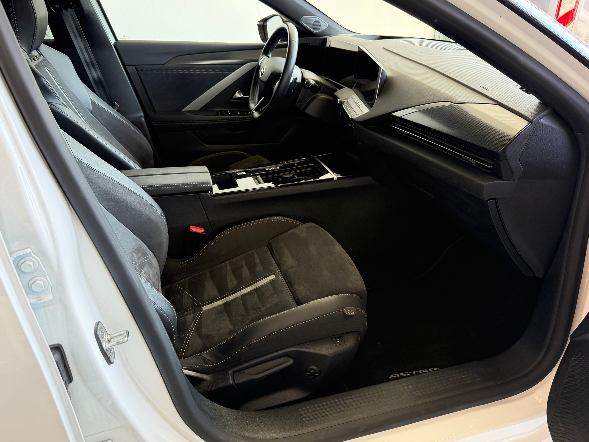 OPEL Astra Sports Tourer 1.6 T PHEV 225 GSe-image-13