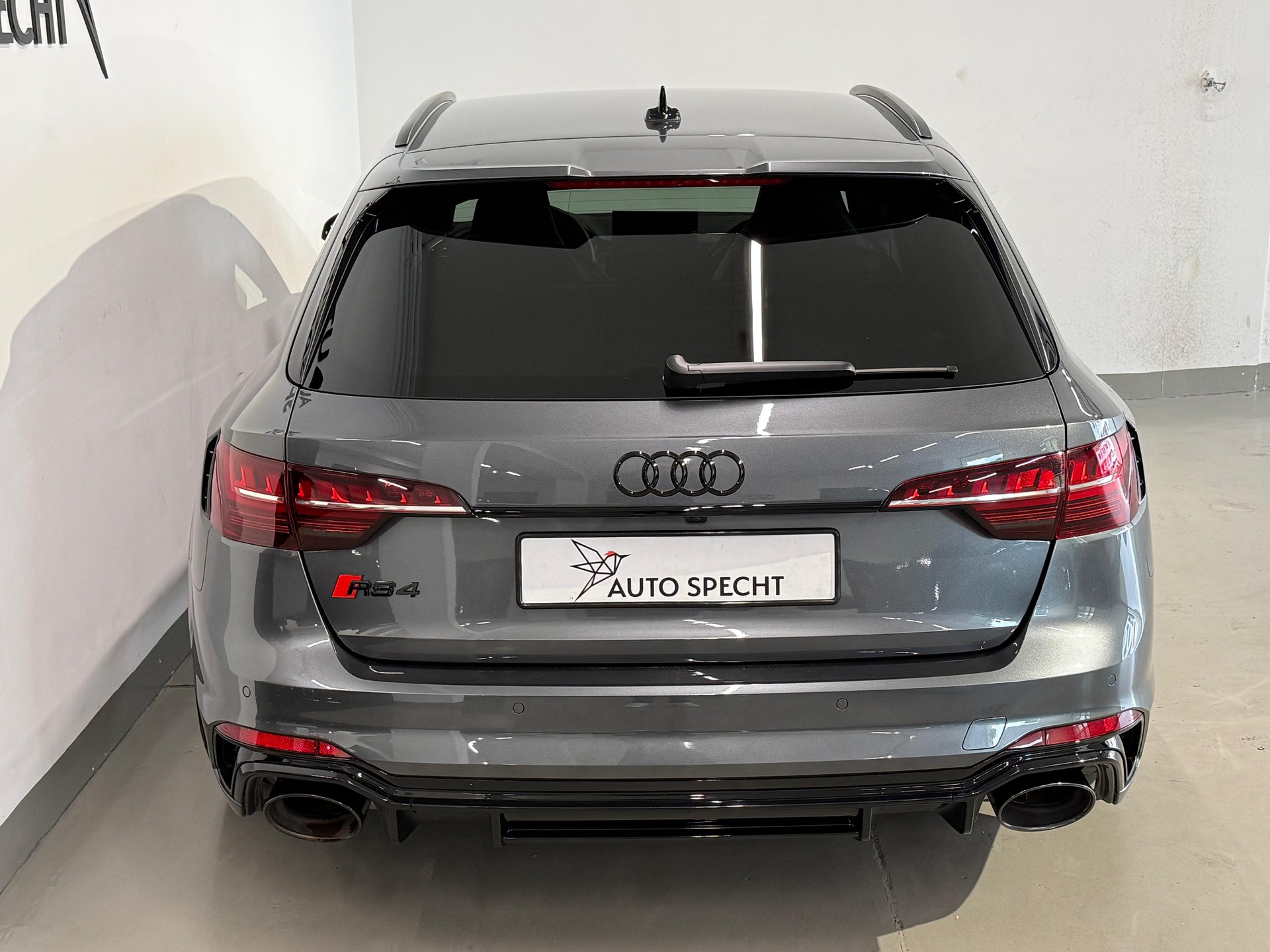 AUDI RS4 Avant quattro tiptronic-image-5