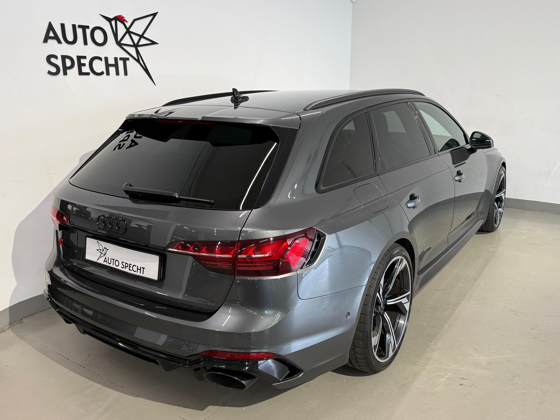 AUDI RS4 Avant quattro tiptronic-image-4