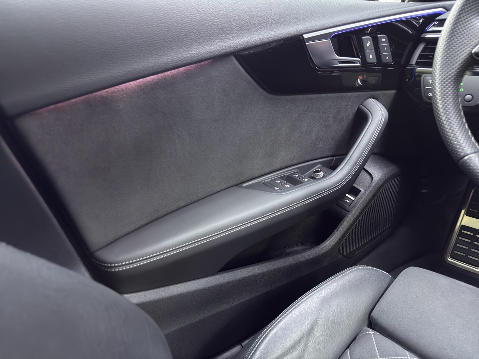 AUDI RS4 Avant quattro tiptronic-image-9