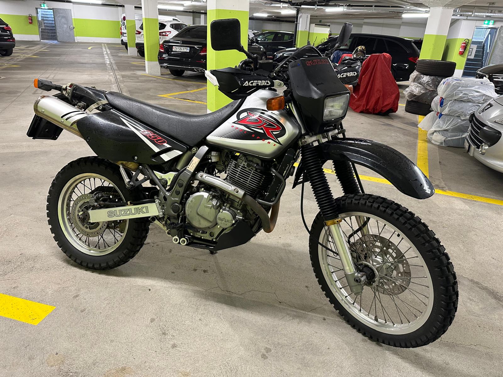 SUZUKI DR 650 SE