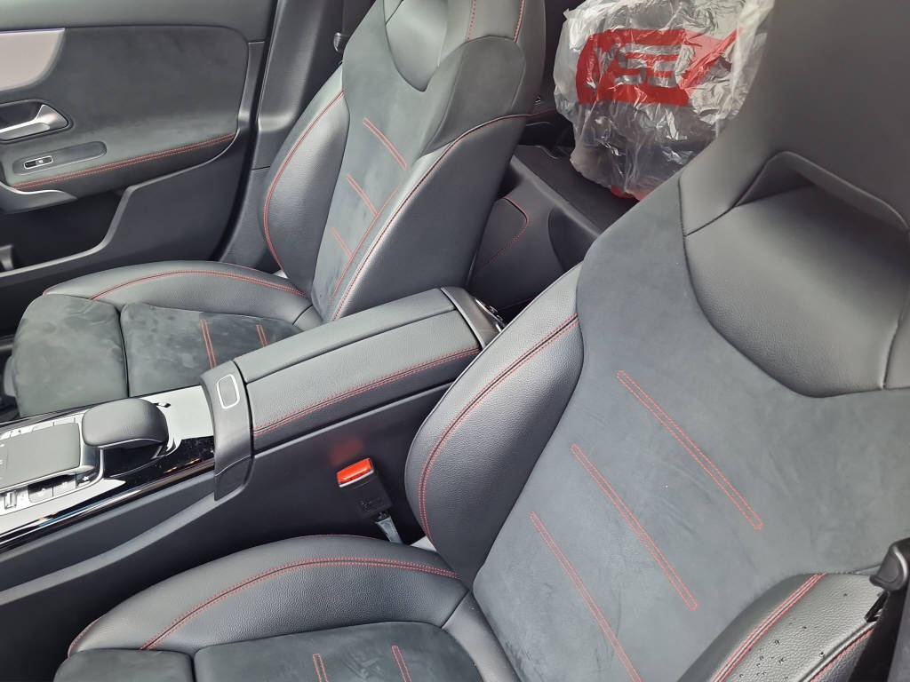 MERCEDES-BENZ A 250 AMG Line 4m-image-9