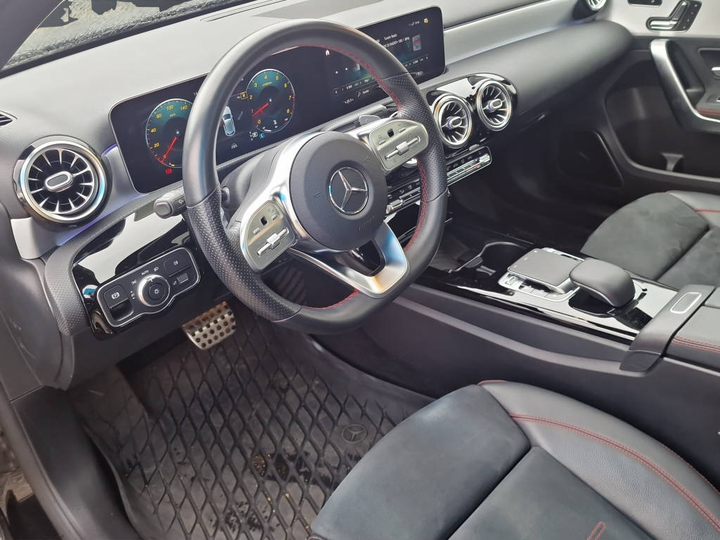 MERCEDES-BENZ A 250 AMG Line 4m-image-8
